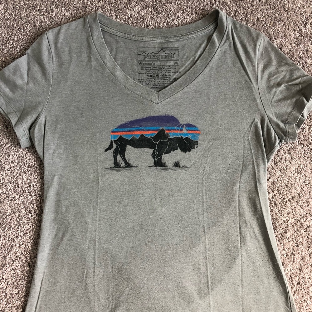 Patagonia V-Neck Women’s Medium T-Shirt